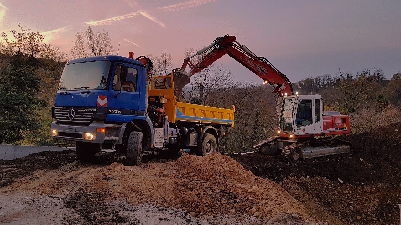 Autocarri ribaltabili