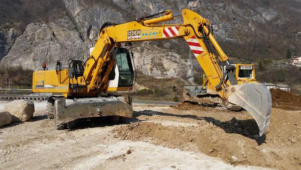 Escavatore gommato L 900G