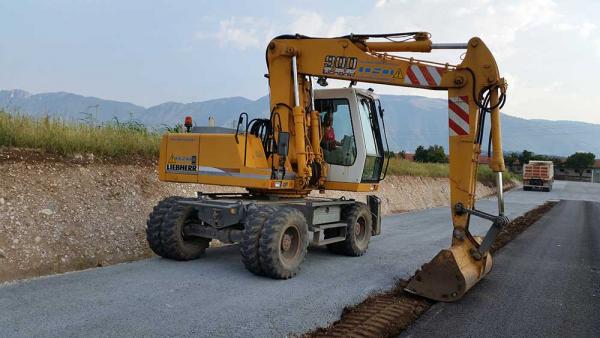 Escavatore gommato L 900G